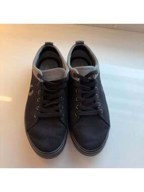Fred Perry Size 9 Hallam Canvas Sneakers